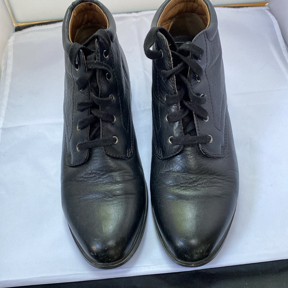 Ariat Black Leather Ankle Boots. Sz 8B, used, some scuffs on toes